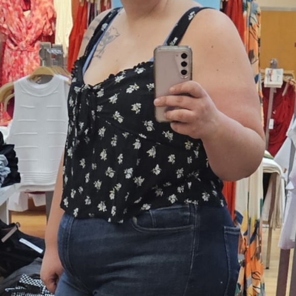 American Eagle Crop XL - Picture 5 of 5